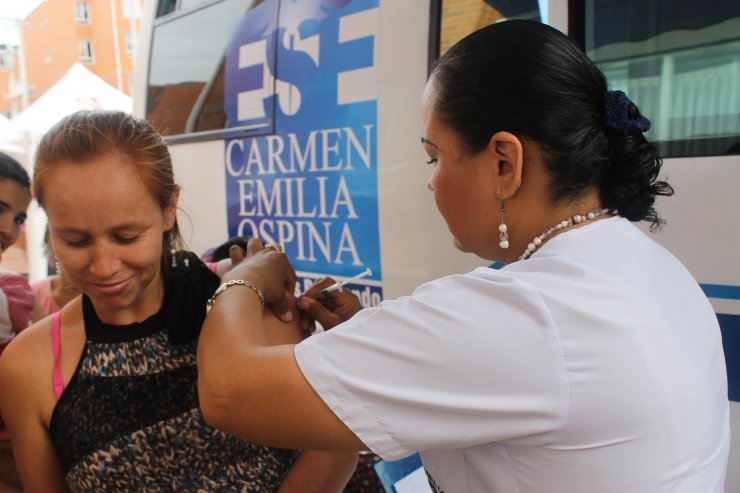 ESE Carmen Emilia Ospina apoyó brigada de salud en el barrio Cuarto Centenario de Neiva