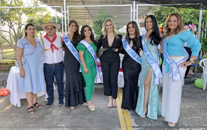 Se Prendi&oacute; la Fiesta con la Imposici&oacute;n de Bandas a las Candidatas del Reinado Institucional