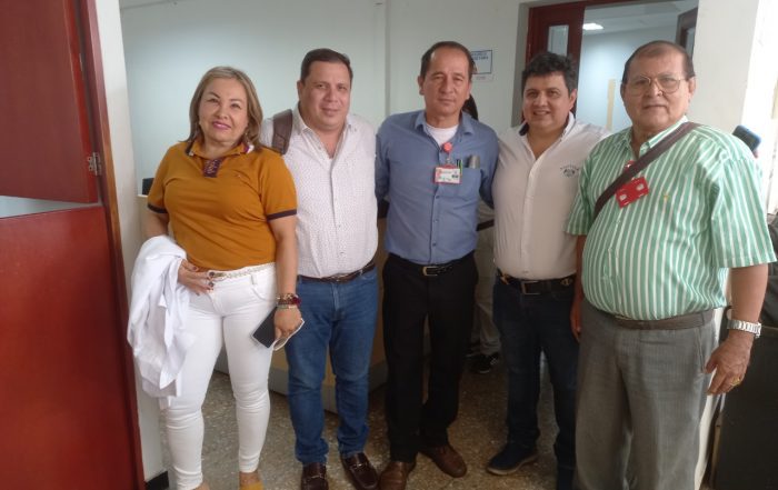 Los directivos reunidos para establecer