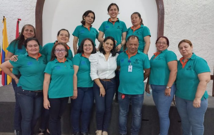 Funcionarios y contratistas que se graduaron en gesti&oacute;n documental.